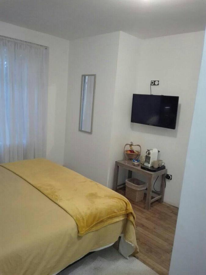 L'Esquilon Chambre D'Hote Bed & Breakfast Thiat ภายนอก รูปภาพ